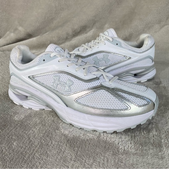 Under Armour UA Apparition Mens Shoes Sneakers Size 11 White Gray NEW - Picture 3 of 10